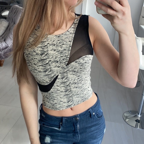 Mesh Crop - Picture 4 of 9